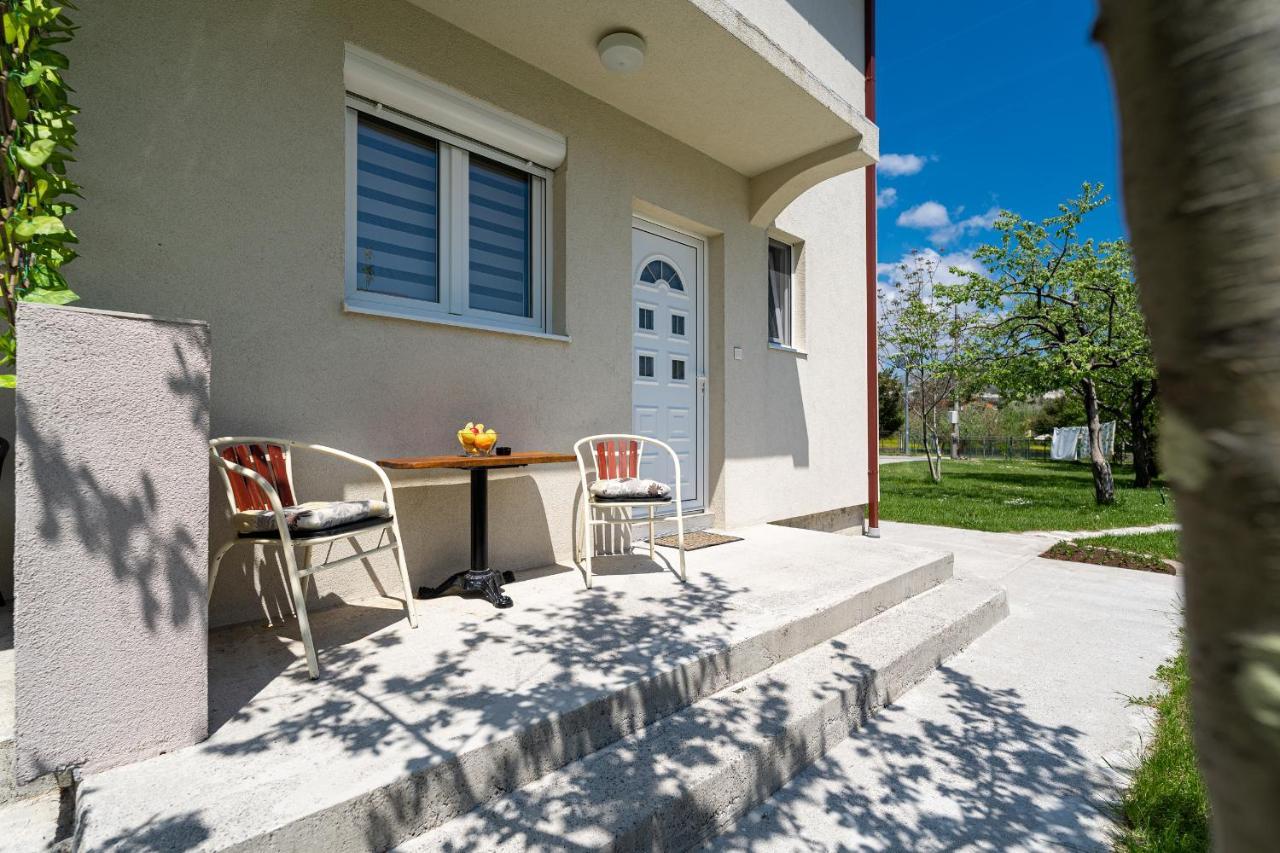 Apartments Gruda Цетине Екстериор снимка